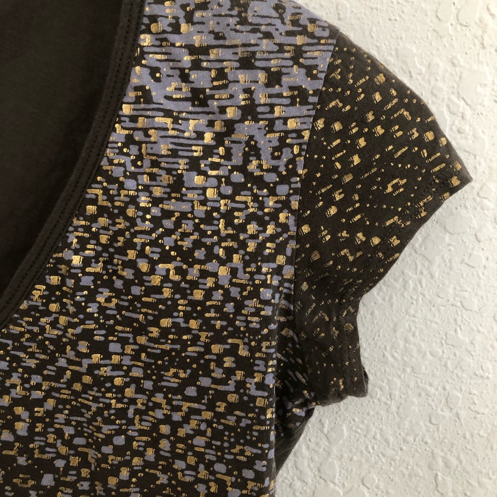 Tahari Bergdore Goodman Olive/ Gold V-Neck Top - Picture 3 of 6